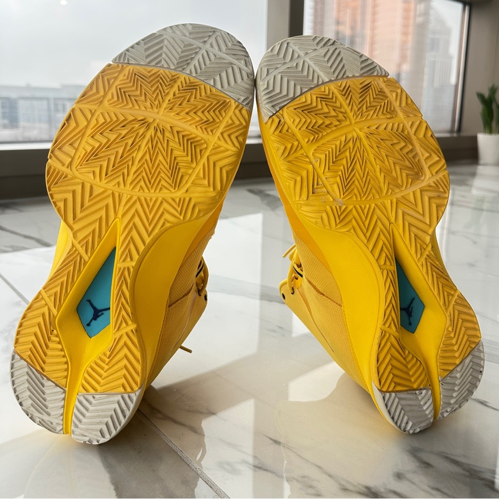 Jordan Super.Fly 2
Color: Varsity Maize/Gamma Blue-Came Royal-White - Picture 14 of 14